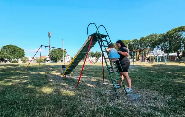 General Pueyrredon. Operativo de limpieza y puesta en valor en Plaza Belgrano
