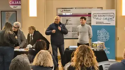 Balcarce - 75 familias de Balcarce firmaron escrituras y avanzan en la regularización de sus viviendas