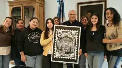 Alumnas de la Escuela Astor Piazzolla entregan obra al municipio por el 150° aniversario