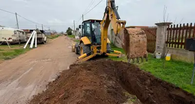 Amplían redes de agua y cloacas en la calle 85 de Necochea