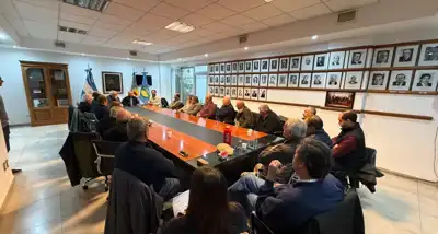 Autoridades municipales y representantes locales se reúnen para enfrentar la inseguridad en Balcarce