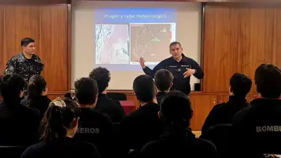 Bomberos de Sierra de los Padres reciben capacitación meteorológica en la Base Naval