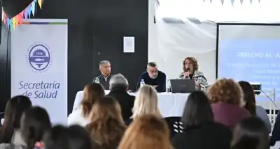 Charla sobre consumo digital y salud mental