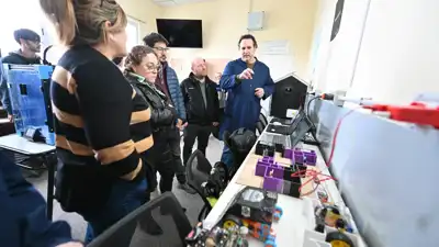 La Directora de Educación Técnica visitó la escuela de Vidal y conoció proyectos estudiantiles