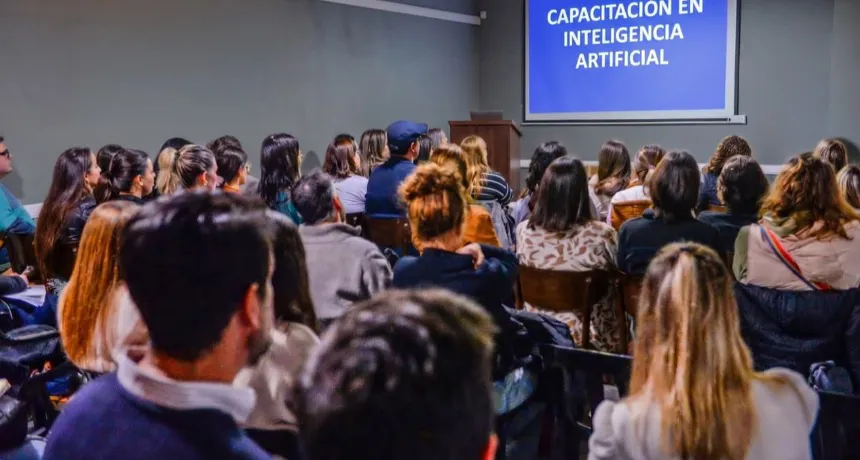 Noticias de Mar del Plata — Docentes de Mar del Plata se capacitaron en videos educativos con IA