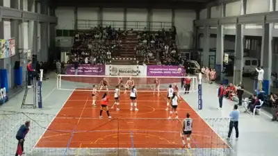 El Polideportivo Municipal acoge los partidos inaugurales del Open Neco de vóley