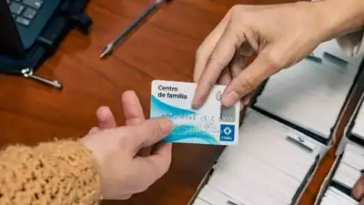 Entregan tarjetas del programa Centros de Familia en el Palacio Municipal de Mar del Plata