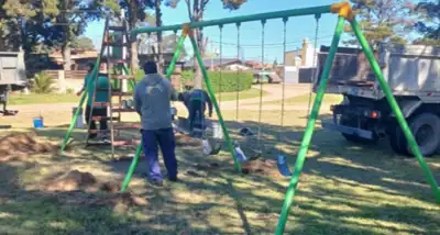 Gesell renueva sus espacios públicos con nuevos juegos