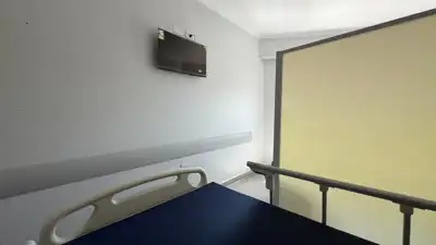 Instalan televisores en tres salas del Hospital