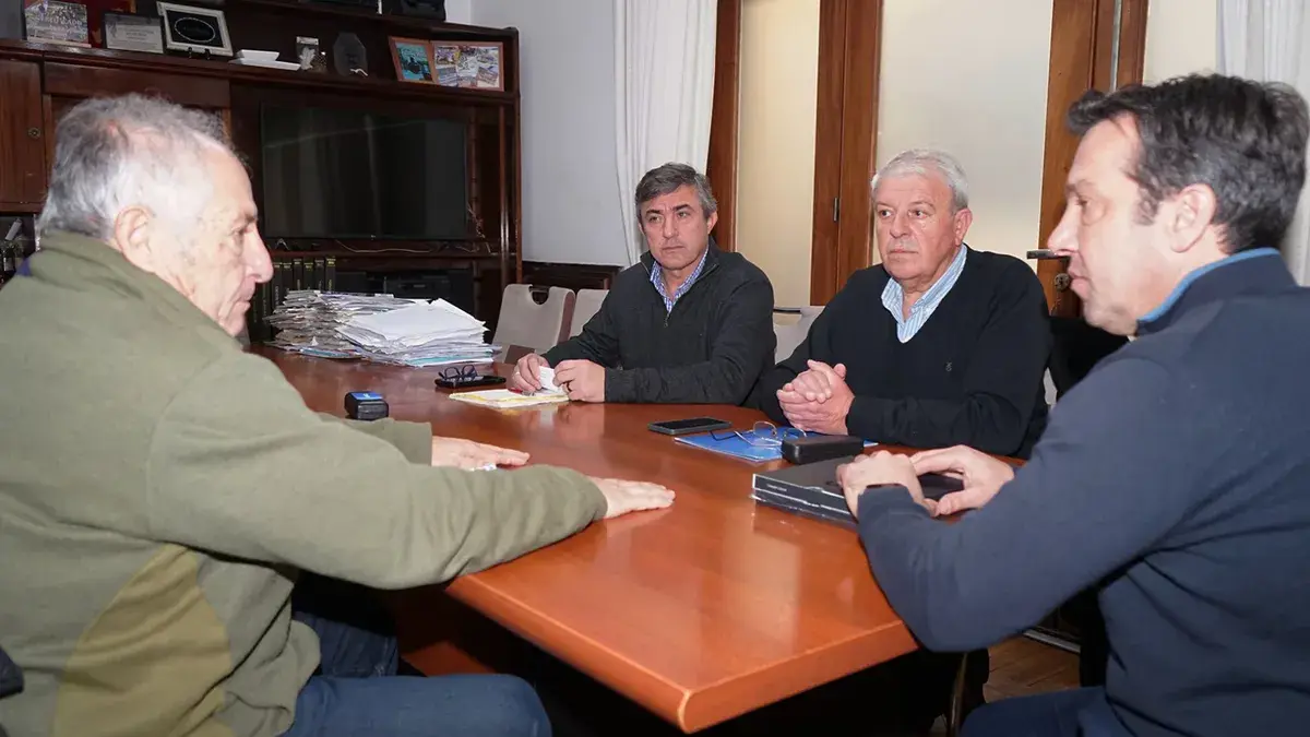 Noticias de Necochea — Rojas se reunió con Camuzzi para discutir ampliación de la red de gas